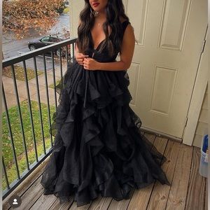 beautiful black Sherri hill gown